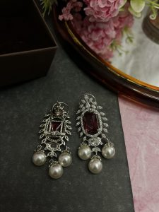 Saahi Red Earrings - Image 3